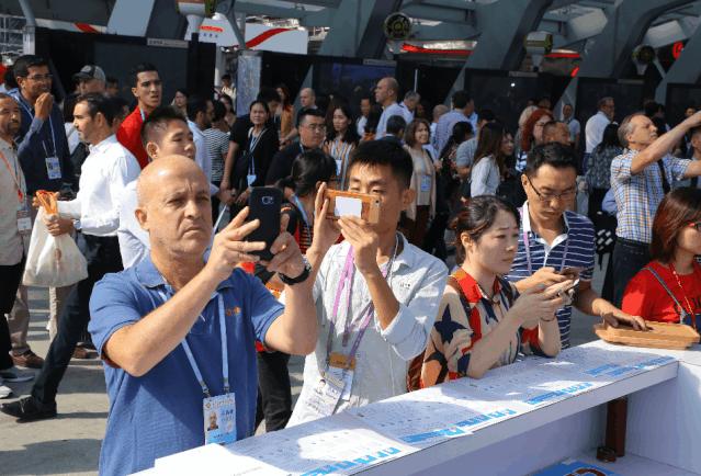 audience were attracted to listen to tradeaider founder mr.chen liang's speech