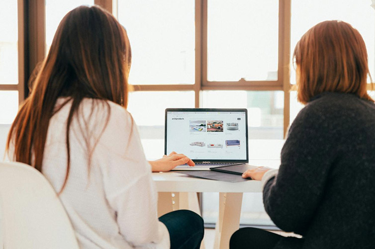 The Ultimate Guide for Sourcing Managers: Skills, Responsibilities, and Practices